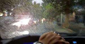 هنگام  رانندگی در باران چه باید کرد؟