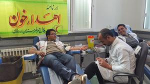 اهدا خون توسط داوطلبان جمعیت هلال احمر شهرستان اردکان 