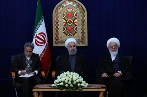 دکتر روحانی در پایان سفر به یزد و در جمع خبرنگاران:  44 طرح با اعتبار970 میلیارد تومان در یزد اجرایی می شود/ اجرایی شدن طرح بزرگ انتقال آب از خلیج فارس و دریای عمان به فلات مرکزی با400 میلیون دلار
