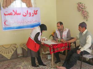 اعزام کاروان سلامت هلال احمر مهریز به روستای حاج عبدالله