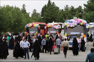 همزمان با اعیاد شعبانیه زوج‌های دانشجو دانشگاه آزاد اسلامی یزد به مشهد مقدس اعزام شدند