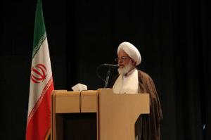 استکبار با تمام توان خود به مبارزه با تفکر ناب شیعی پرداخته است