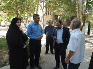رئیس کمیسيون نظارت و پیگیری شورای اسلامی شهر یزد گفت: تقویت تعامل با شهروندان و پیگیری مشکلات مردم؛از اولویت های این کمیسيون است