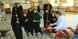 بازدید دانش آموزان تحت پوشش کمیته امداد امام خمینی (ره) شهرستان ابرکوه از کارگاههای مرکز آموزش فنی و حرفه ای شهرستان . 
