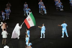 گزارش کامل افتتاحیه پاراالمپیک ریو /لباس احرام به یاد شهدای منا برتن پرچمدار بانوی ایرانی+ تصاویر 