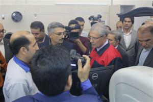 بازدید وزیر تعاون از شرکت تولیدی پیشگامان عصر ارتباطات