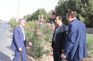 بازدید شهردار یزد از گلکاری های انجام شده در سطح شهر 