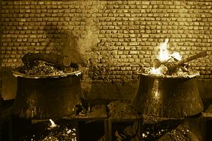 پخت آش نذری امام حسین  (ع)در شهرستان مهریز(گزارش تصویری)  