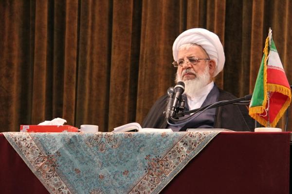  جلسه تفسیر قرآن مسئولان دستگاههای اجرایی به میزبانی شهرداری یزد که در تاریخ اول آبان ماه 1395 در فرهنگسرای شهرداری واقع در بلوار شهید صدوقی (ره) برگزار شد.