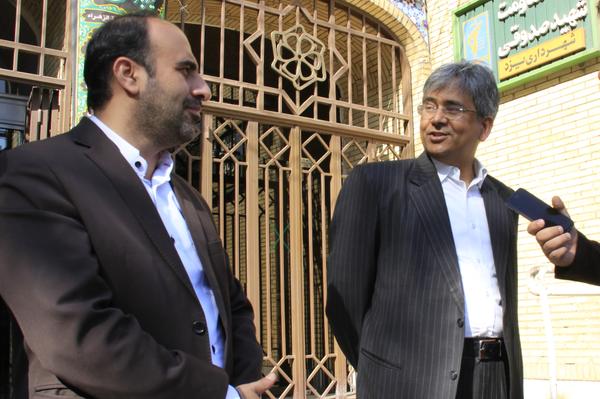  مهندس عظیمی زاده به یزد فردا گفت : در آینده نزدیک عقد تفاهم خواهر خواندگی بین یزد و یکی از شهرهای هند صورت می پذیرد / امیدواریم مسئولین اقتصادی استان از فرصت ارتباط با هند استفاده کنند  