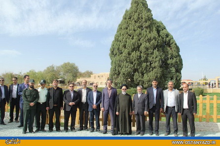 بازدید استاندار یزد از بافت تاریخی و سرو ابرکوه 