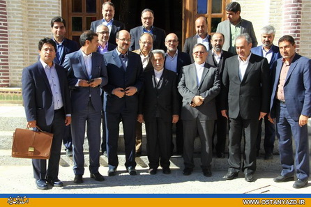 بازديد رئيس كل بانك مركزي ايران از مركز خدمات سرمايه گذاري استان 