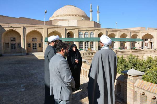 بازدید مدیرکل میراث فرهنگی، صنایع دستی و گردشگری یزد از مدرسه علمیه امام خمینی (ره)