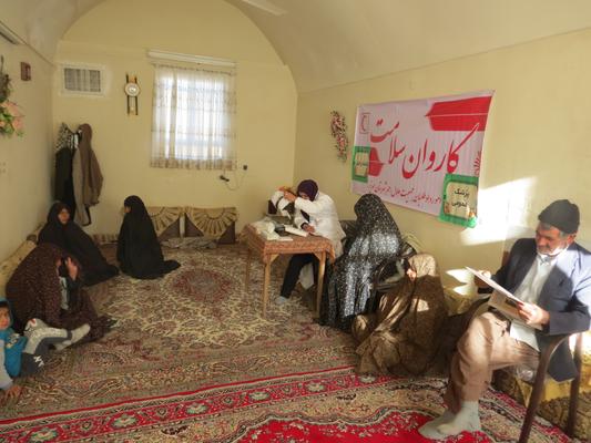 50 روستایی از ویزیت رایگان کاروان سلامت هلال احمر مهریز بهره‌مند شدند 