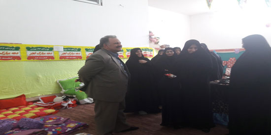 برپایی نمایشگاه دستاوردها و توانمندی های کارآموزان واحد سیار(سکونتگاههای غیر رسمی)مرکز آموزش فنی و حرفه ای خواهران یزد به مناسبت گرامیداشت ایام ا...دهه مبارک فجر