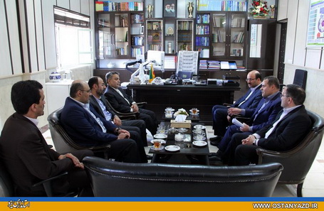 بازدید استاندار یزد از اداره‌کل اقتصادی و دارایی استان