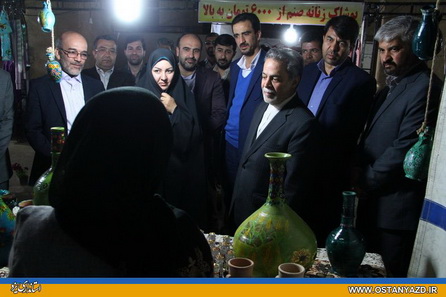 بازدید استاندار یزد از نمایشگاه توانمندی‌های مهربانوی کارآفرین