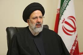 رئیسی به دنبال دور زدن رقیب است 
