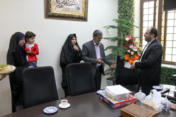 تحويل يک دستگاه آپارتمان مسکوني  به خانواده آتش نشان فقيد مسعود تیموری