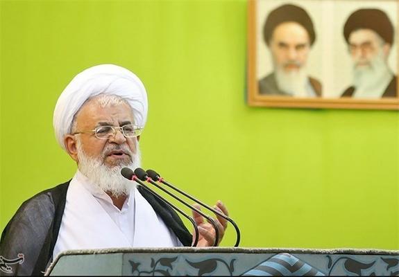  امام جمعه یزد: تلاش دشمن برتضعیف جایگاه ولایت فقیه در جامعه است