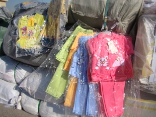 اتوبوس حامل  یک میلیارد ریال پوشاک قاچاق در یزد توقیف  شد