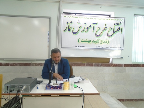 سوادآموزان دردروه آموزش نماز شرکت می کنند 