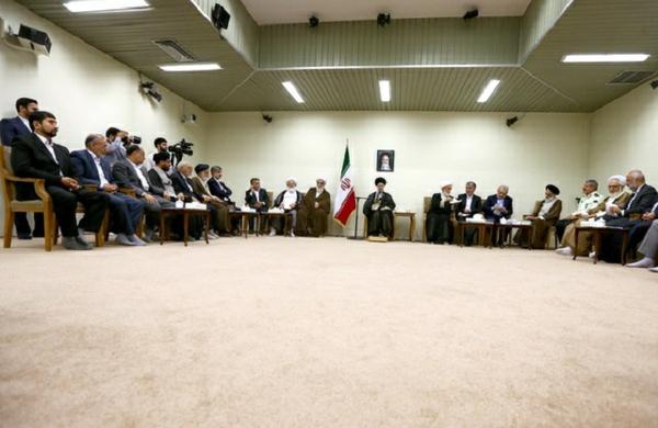 دیدار  جمعی از مسئولان و فعالان فرهنگی از استانهای یزد و همدان با رهبر معظم انقلاب اسلامی