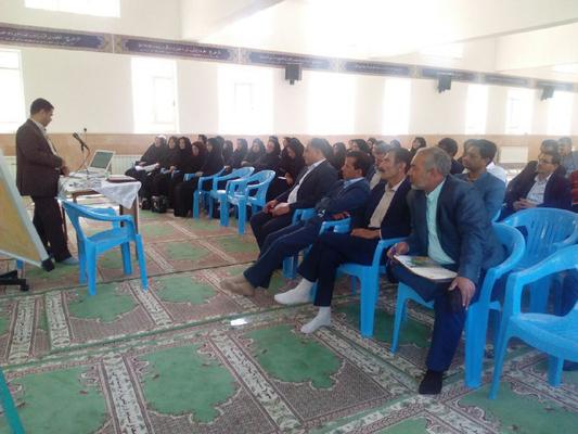 برگزاری کارگاه ویژه کادر آموزشی واداری مدارس عشایری 