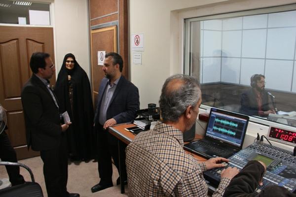 بازدید داود سیروس معاون صدای مرکز یزد از استودیو صدای شهر شهرداری 