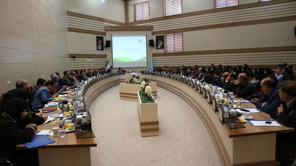 ارائه گزارش توسط مدیرعامل شرکت آب منطقه ای یزد  در اولین گردهمائی تخصصی مدیریت آب در مناطق خشک 