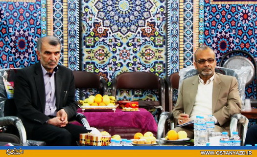استاندار یزد به دیدار معلمان درخواست‌کننده وقت ملاقات رفت