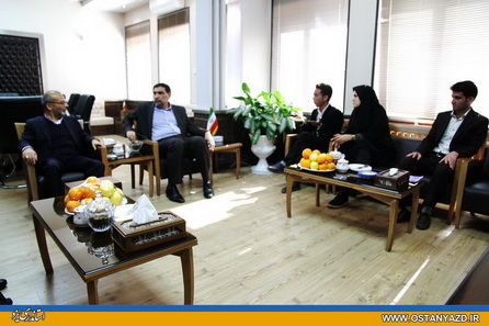 استاندار یزد با نمایندگان معلمان طرح خرید خدمت دیدار و گفتگو کرد