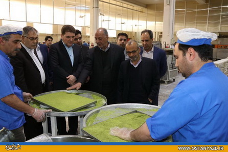 بازدید استاندار یزد از کارگاه‌های «ترمه‌بافی حسینی» و «شیرینی سازی حاج خلیفه رهبر»