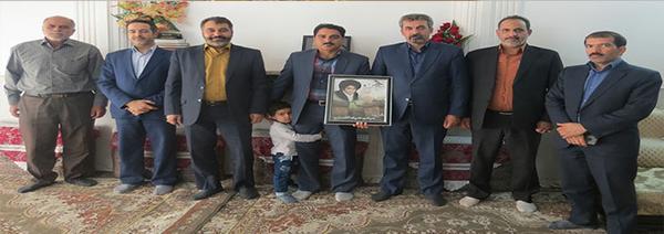 به مناسبت دهه مبارک فجر صورت گرفت : دیدار مدیرکل آموزش فنی وحرفه ای استان یزد با خانواده معظم شهید والا مقام ضیاءقاسمی