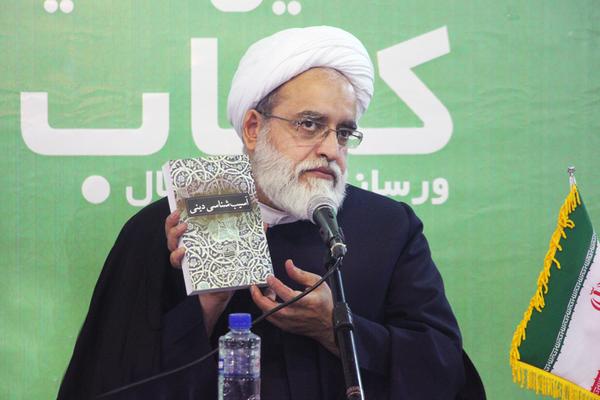 امام جمعه موقت یزد دو کتاب برگزیده خود در حوزه اخلاق را معرفی کرد 