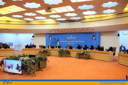 تاكيد مديركل بانوان و خانواده استانداري يزد بر حل مشكلات بيمه بانوان صنعتگر و كارآفرين 