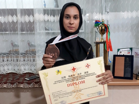 "مریم حاج حسینی"مدال برنز رقابت های قهرمانی جهانی رشته کاراته سبک کیوکوشین (باکو 2018) راکسب کرد.