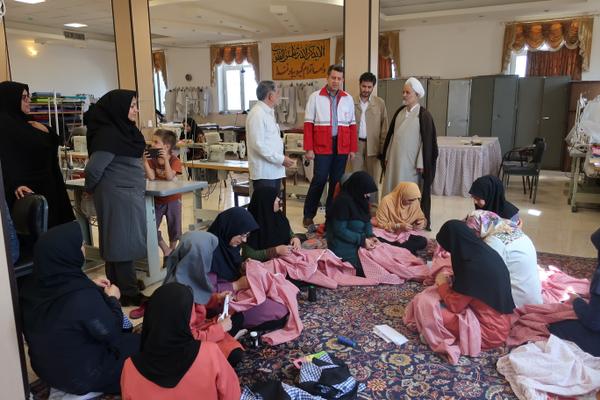 بازدید مدیر عامل جمعیت هلال احمر استان یزد از موسسه خیریه معلولین غدیر یزد 