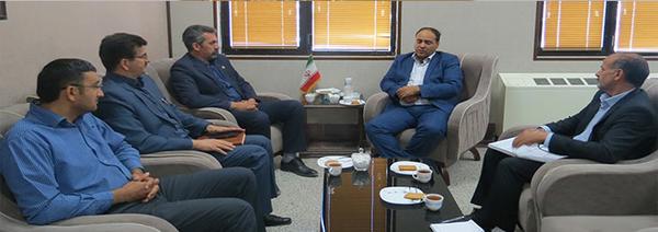 فرماندار شهرستان  ابرکوه :غریب  بودن  بحث  مهارت  آموزی در  مدارس  و  دانشگاهها 