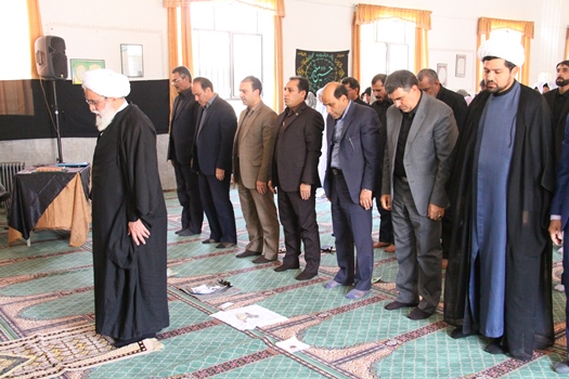 طنین بانگ توحید و اقامه نماز جماعت مدارس همزمان با اولین روز مهر