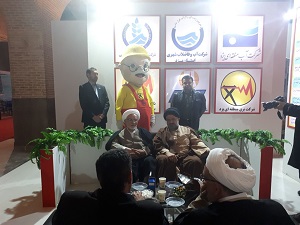 بازدید مشاور وزیر نیرو در امور فرهنگی و دینی از غرفه صنعت آب و برق یزد