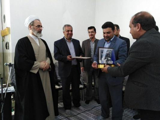 دیدار معاون صنایع دستی یزد با امام جمعه شهرستان میبد در شورای فرهنگ عمومی شهرستان