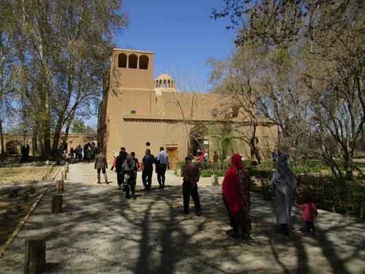 استقبال مسافران نوروزی از اماکن تاریخی و تفرجگاهی شهرستان مهریز