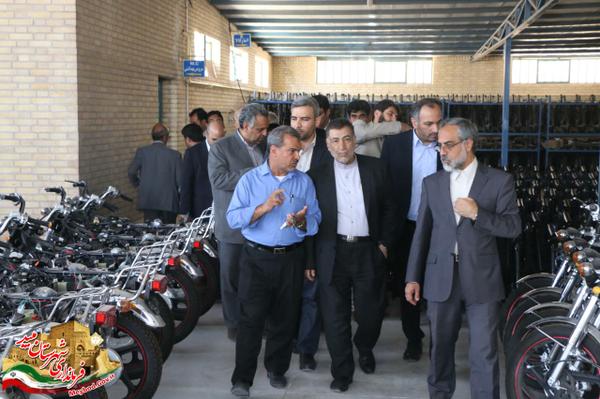 بازدید وزیر دادگستری از واحد تولیدی موتورسیکلت بخش ندوشن میبد