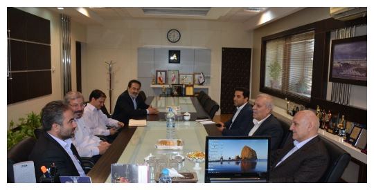 حضور مستقیم مدیرعامل برق منطقه ای یزد در محل صنایع بزرگ برای کنترل پیک‌بار 98