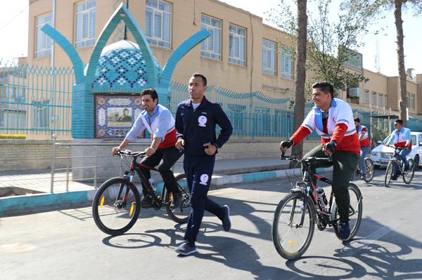جهان شهر یزد میزبان دونده پیام آور صلح و دوستی  و عضو جوانان جمعیت هلال احمر 