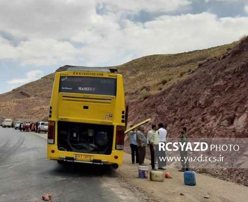 آخرین جزئیات امدادرسانی به اتوبوس حادثه دیده در محور تفت به شیراز / 40 مسافر اسکان داده شدند 