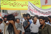 تجمع مردم بخ و گاریزات شهرستان تفت  در مقابل استانداری یزد  (به همراه گزارش تصویری)