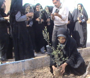 دانش آموزان پيش دانشگاهي دخترانه فروغ دانش بافق هفته منابع طبيعي را گرامي داشتند.