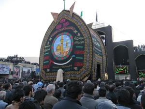 گزارش تصویری مراسم نخل برداری و سینه زنی در عصر روز عاشورا- حسینیه امام شهرستان تفت